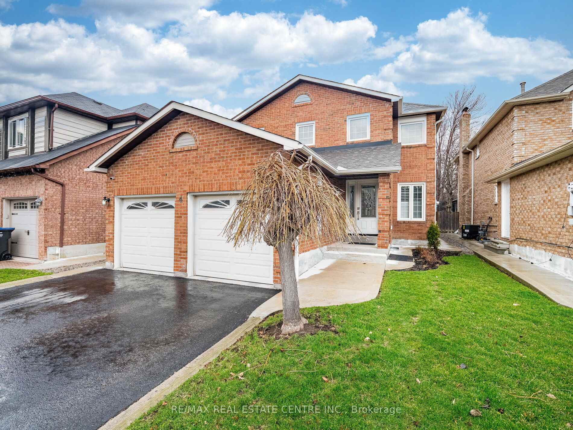 Photo 1 of 4 Lord Simcoe Drive, Brampton, Westgate — HOMEH