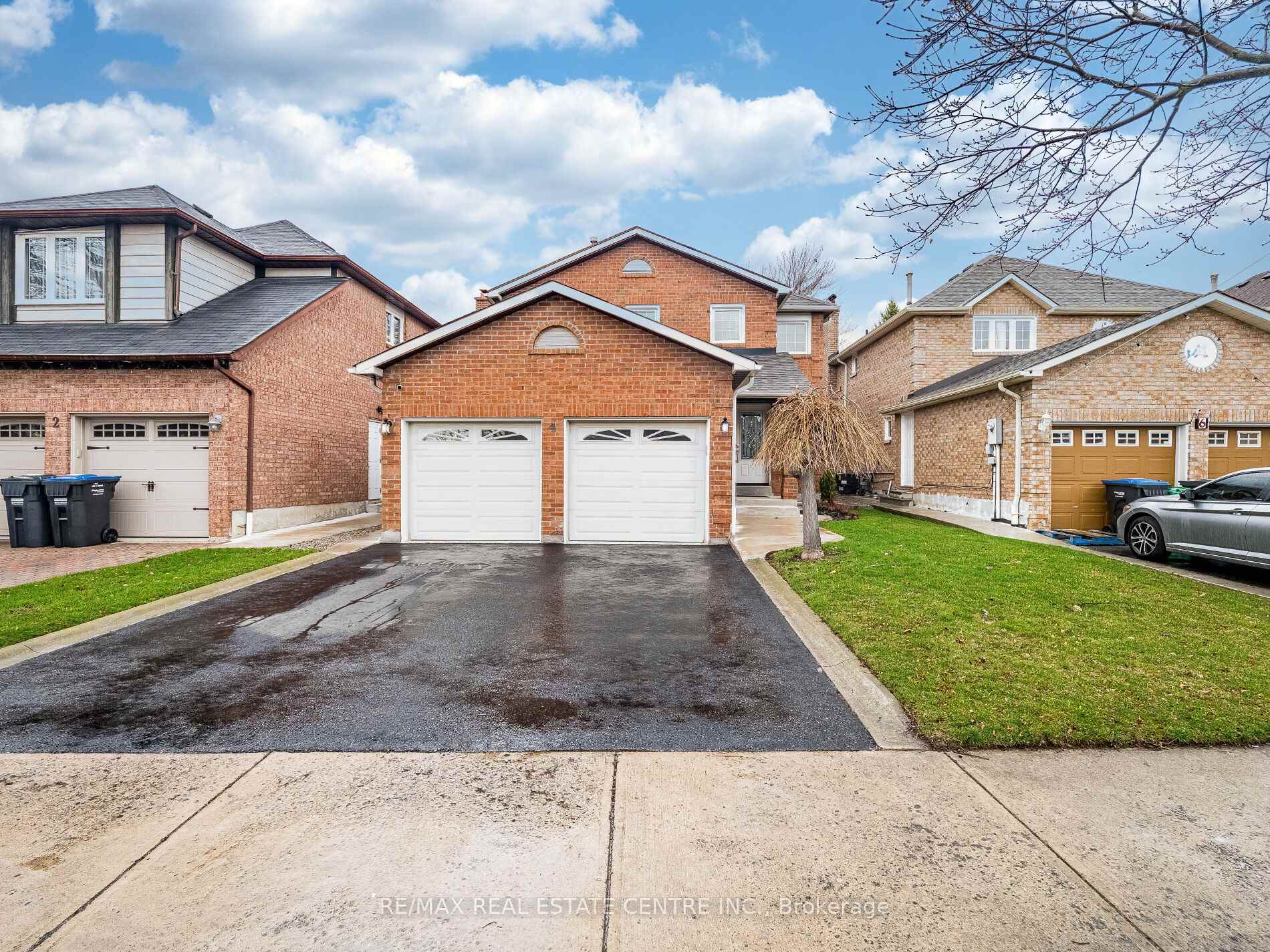 Photo 2 of 4 Lord Simcoe Drive, Brampton, Westgate — HOMEH