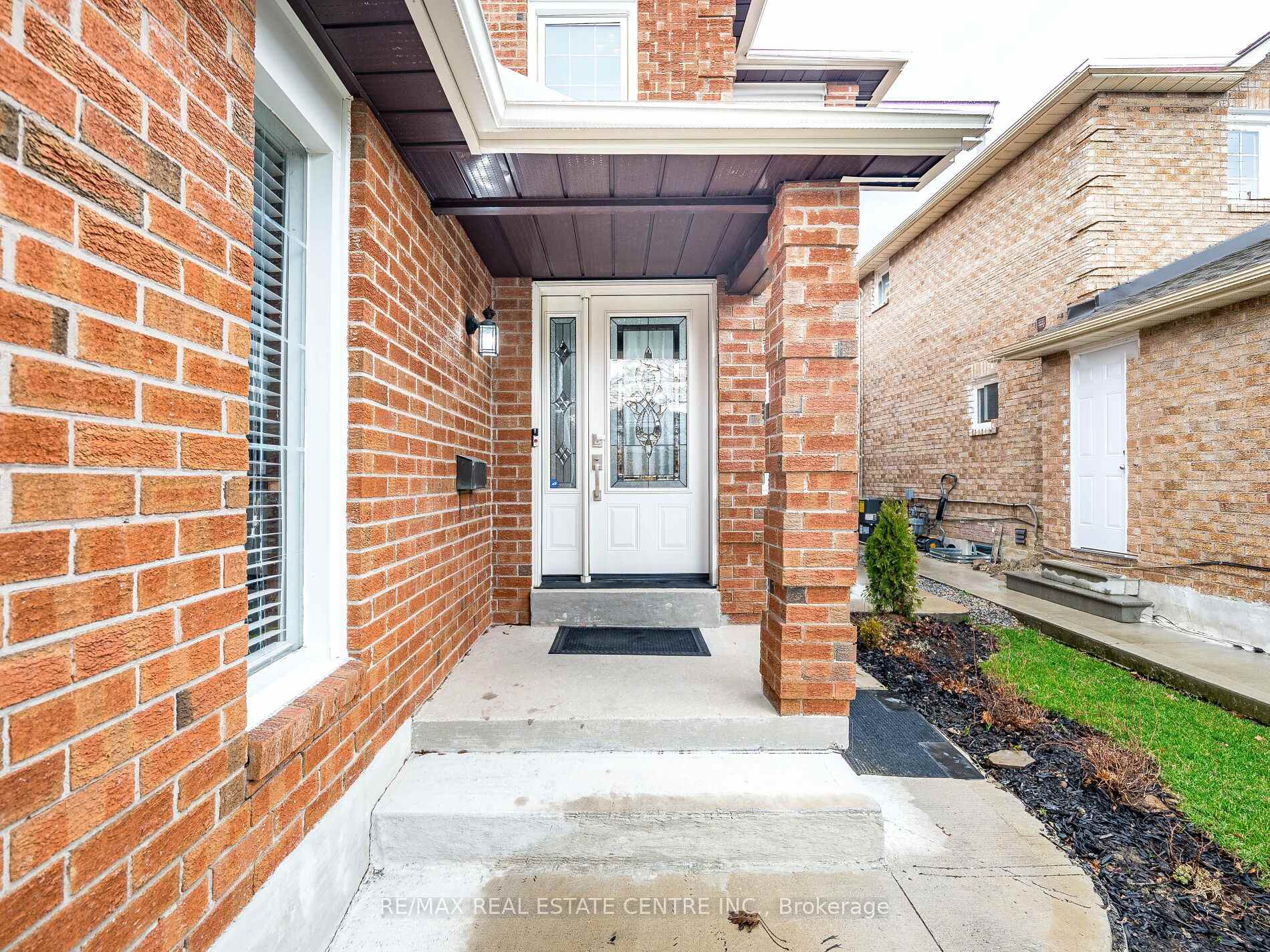 Photo 3 of 4 Lord Simcoe Drive, Brampton, Westgate — HOMEH