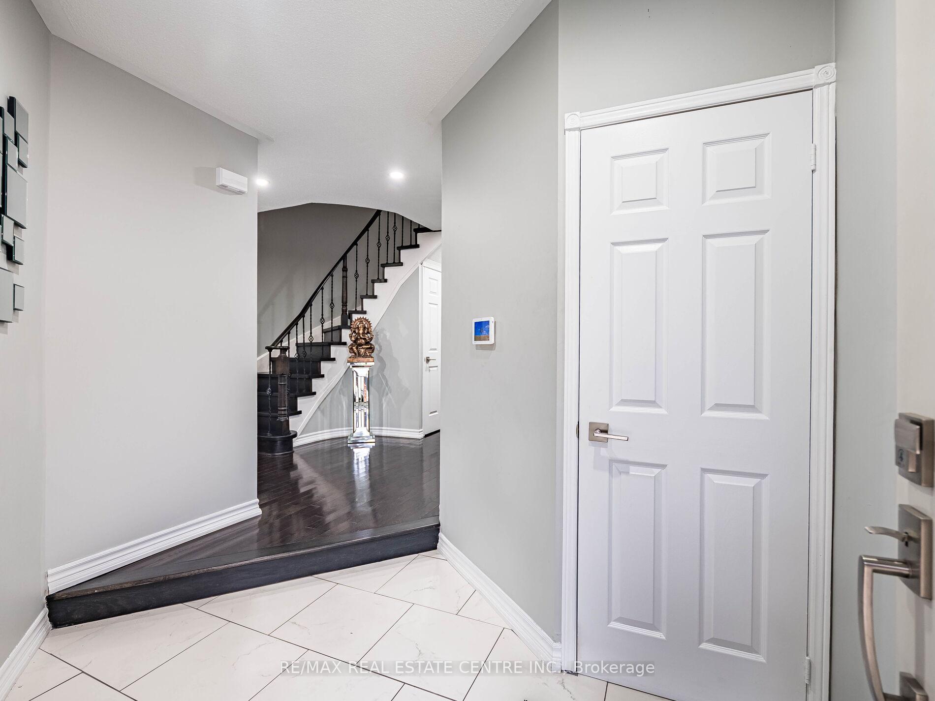 Photo 4 of 4 Lord Simcoe Drive, Brampton, Westgate — HOMEH