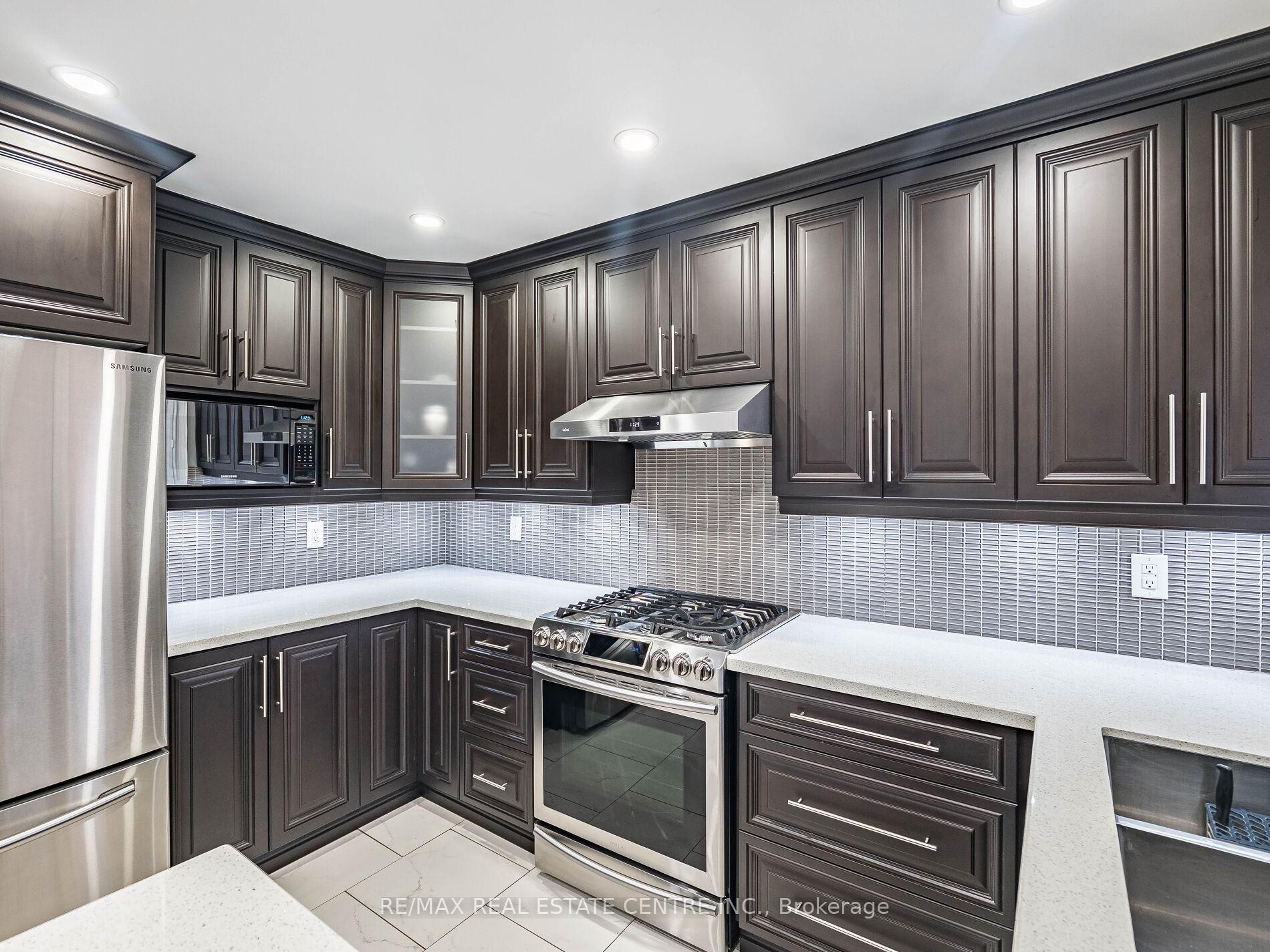 Photo 14 of 4 Lord Simcoe Drive, Brampton, Westgate — HOMEH
