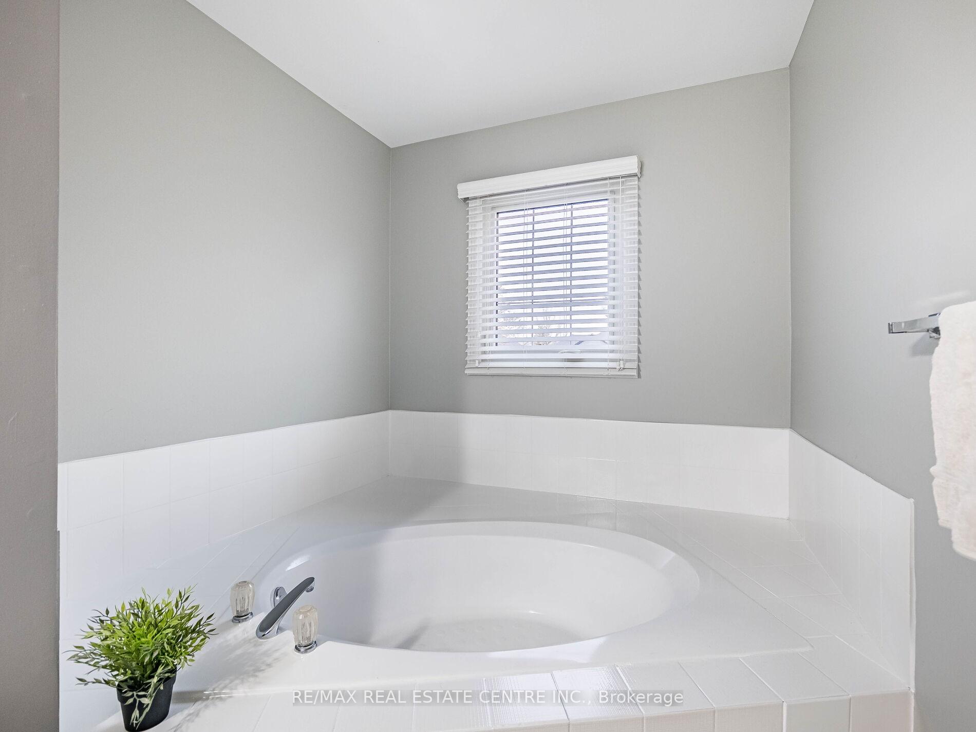 Photo 29 of 4 Lord Simcoe Drive, Brampton, Westgate — HOMEH