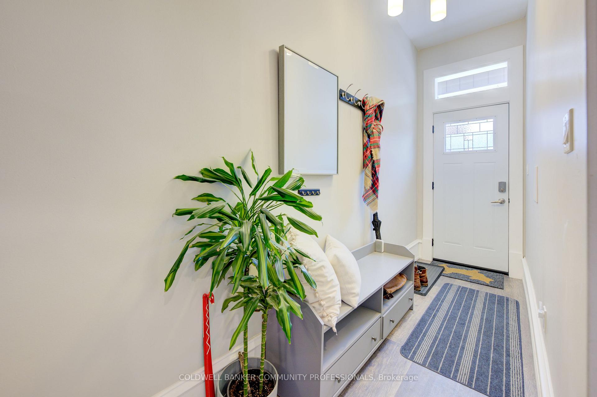 Photo 3 of 117 Pearl Street N, Hamilton, Strathcona — HOMEH