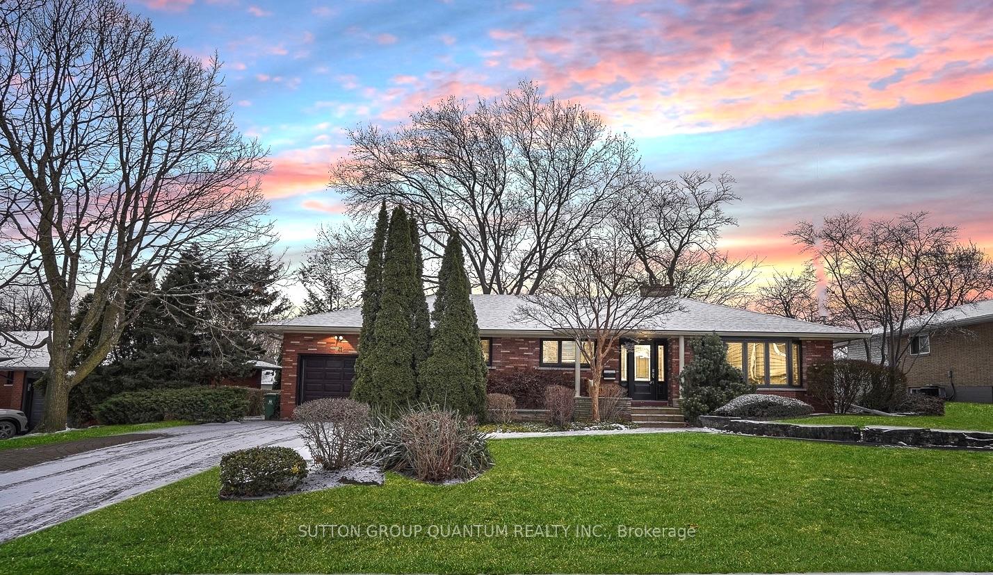Photo 1 of 41 Felker Crescent, Hamilton, Stoney Creek — HOMEH
