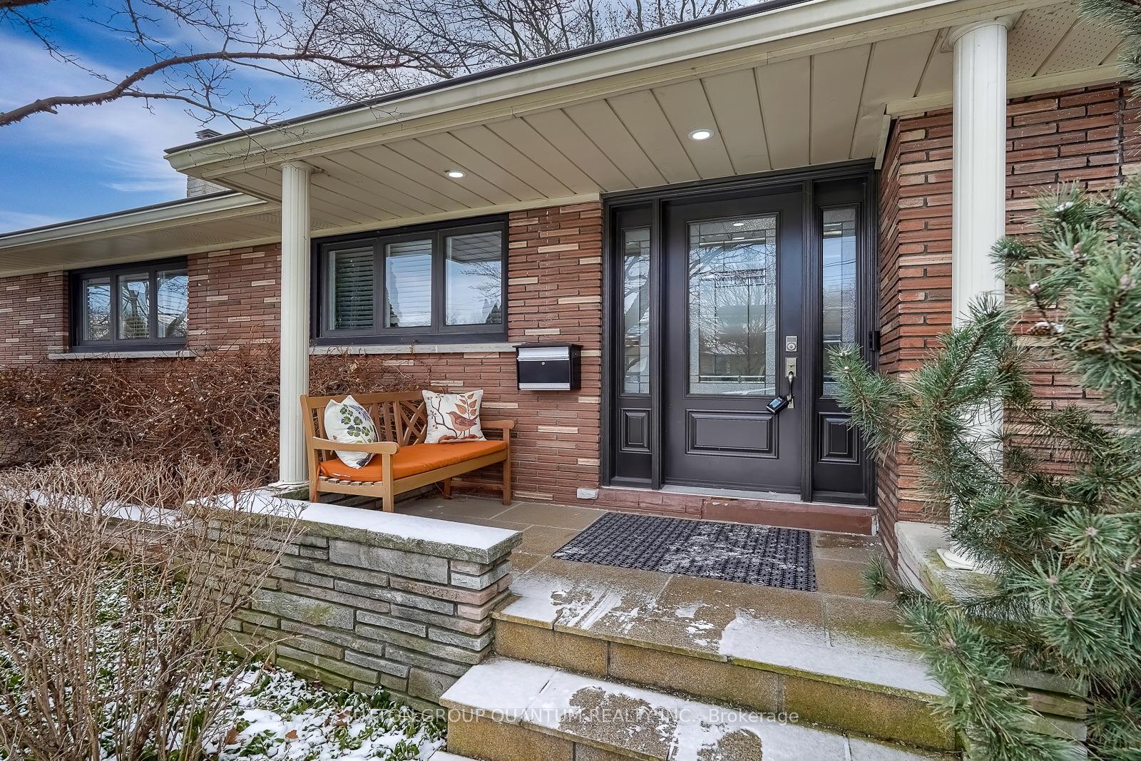 Photo 2 of 41 Felker Crescent, Hamilton, Stoney Creek — HOMEH