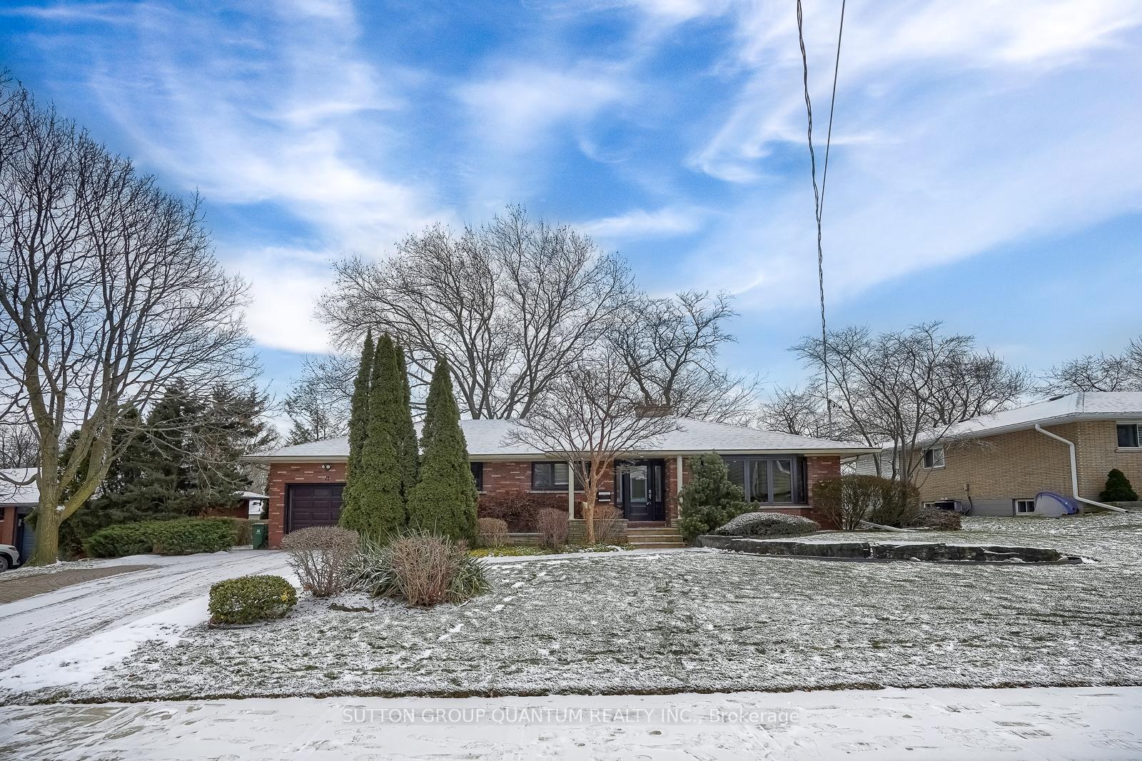 Photo 3 of 41 Felker Crescent, Hamilton, Stoney Creek — HOMEH