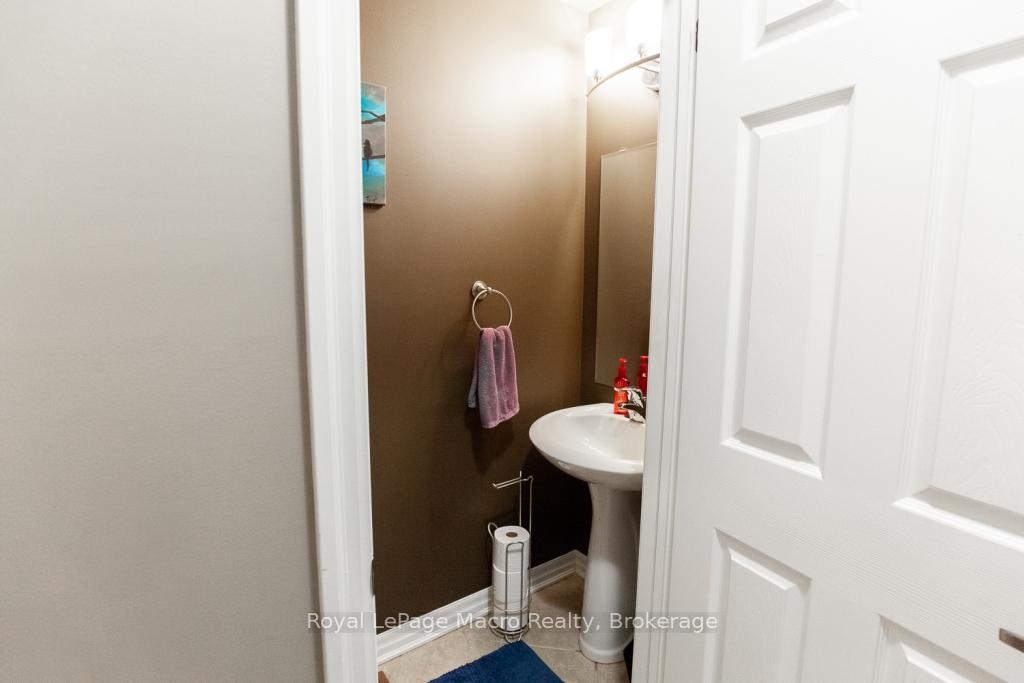 Photo 19 of 48 Kingston Road, Hamilton, Stoney Creek — HOMEH
