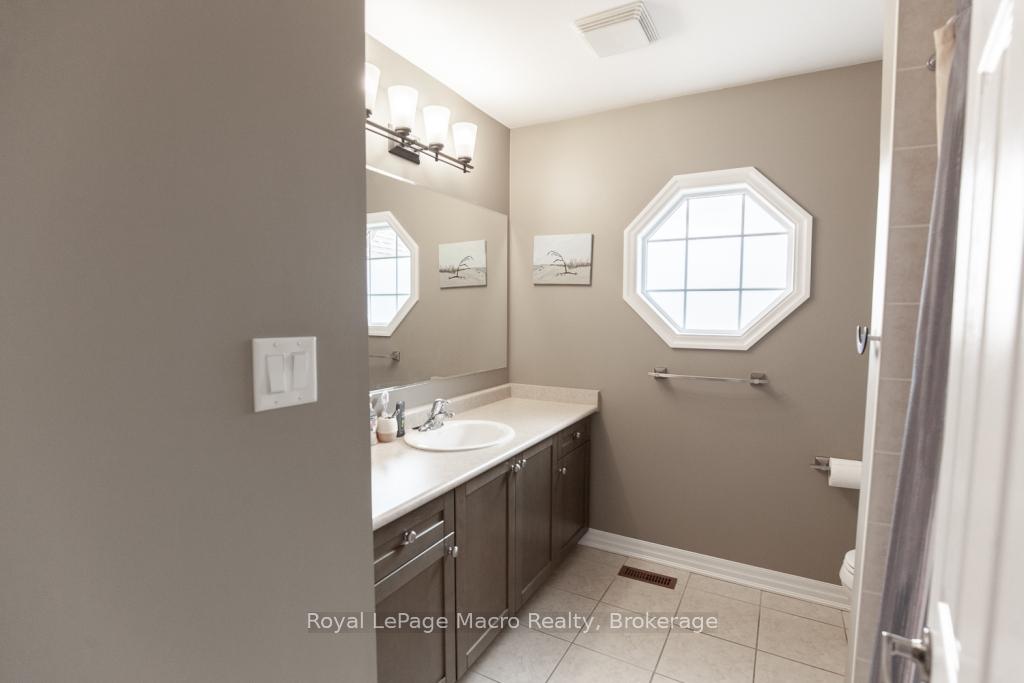 Photo 24 of 48 Kingston Road, Hamilton, Stoney Creek — HOMEH