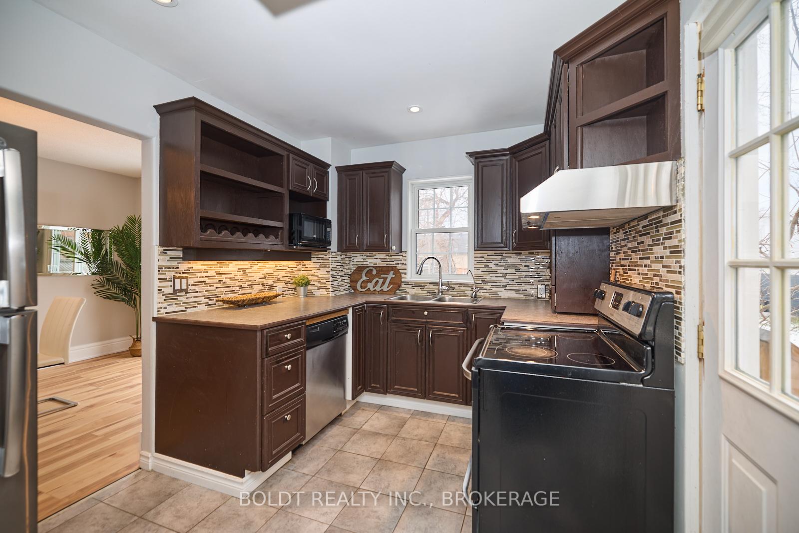 Photo 11 of 139 Pleasant Avenue, St. Catharines, Downtown — HOMEH