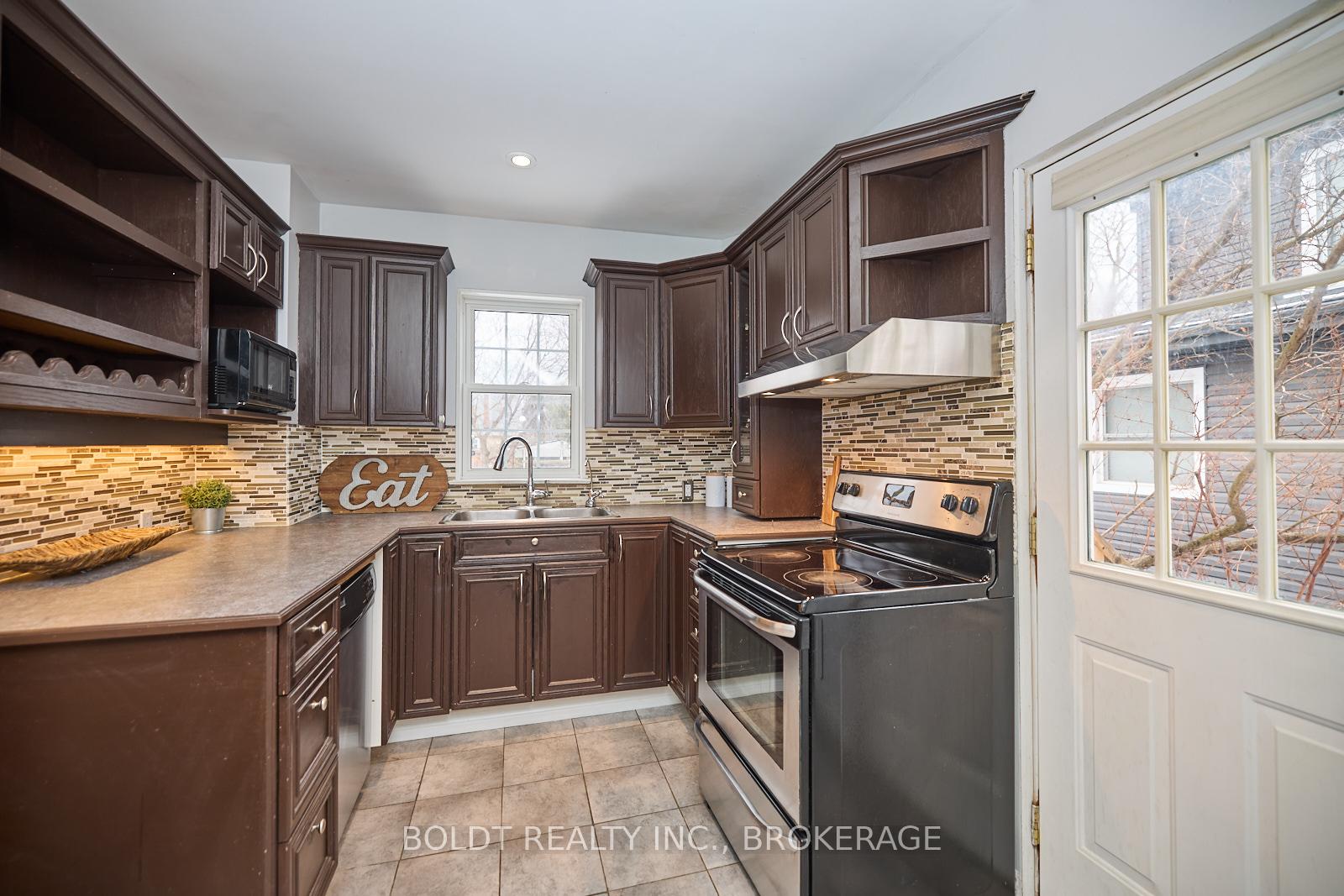 Photo 13 of 139 Pleasant Avenue, St. Catharines, Downtown — HOMEH