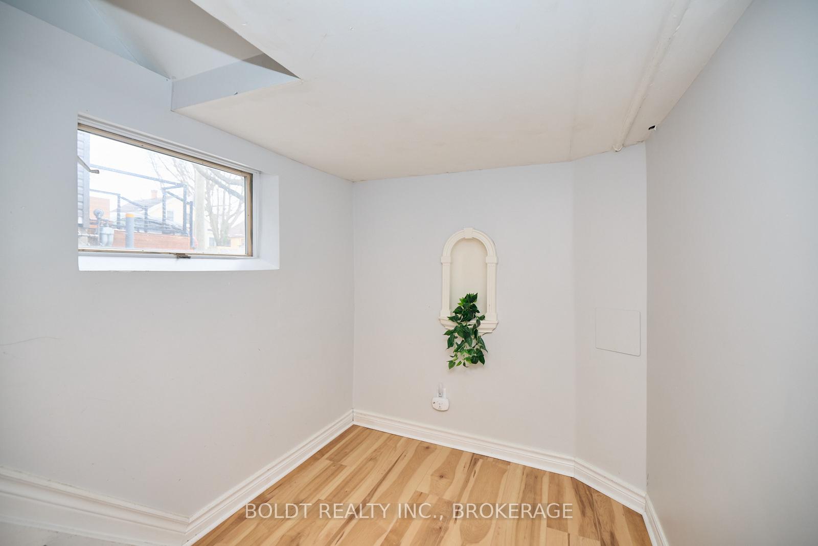 Photo 23 of 139 Pleasant Avenue, St. Catharines, Downtown — HOMEH