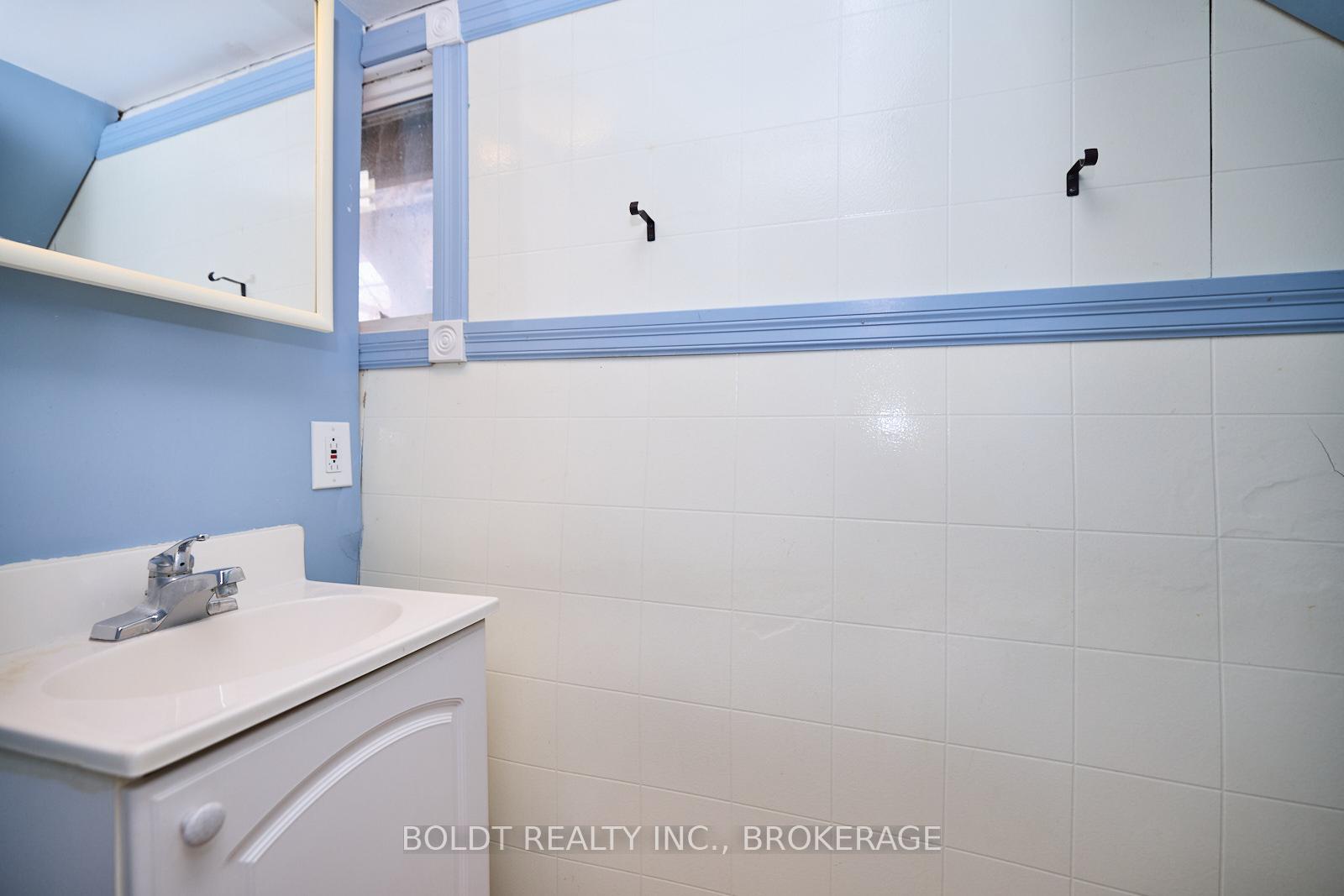 Photo 27 of 139 Pleasant Avenue, St. Catharines, Downtown — HOMEH