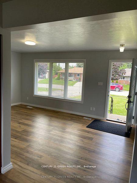 Photo 4 of Unit Main, 1749 Eastdowns Drive, Cambridge — HOMEH