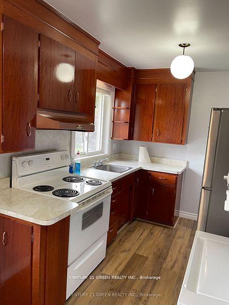 Photo 5 of Unit Main, 1749 Eastdowns Drive, Cambridge — HOMEH