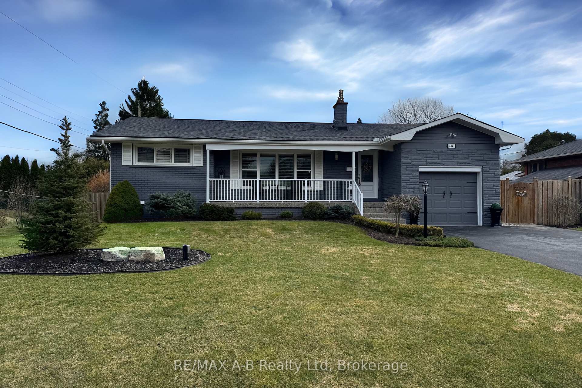 Photo 1 of 684 Hiawatha Boulevard, Hamilton, Ancaster — HOMEH
