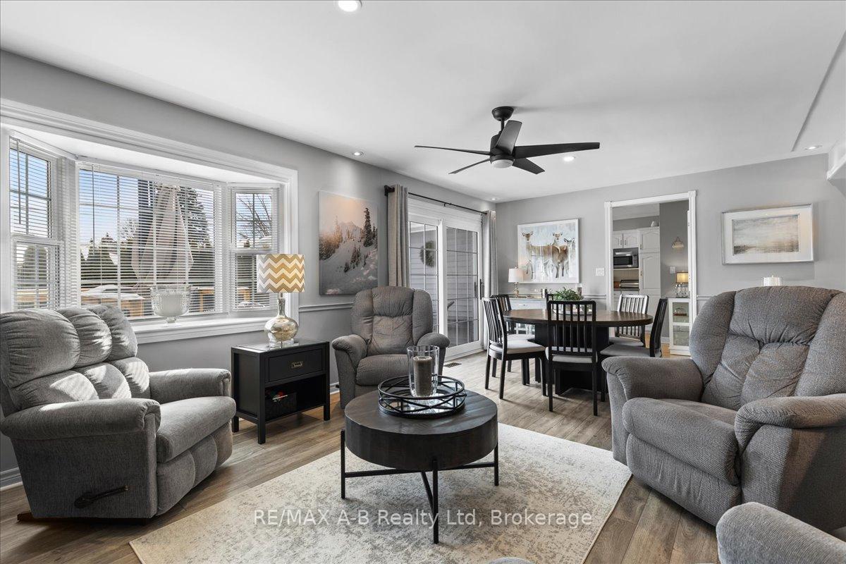 Photo 7 of 684 Hiawatha Boulevard, Hamilton, Ancaster — HOMEH