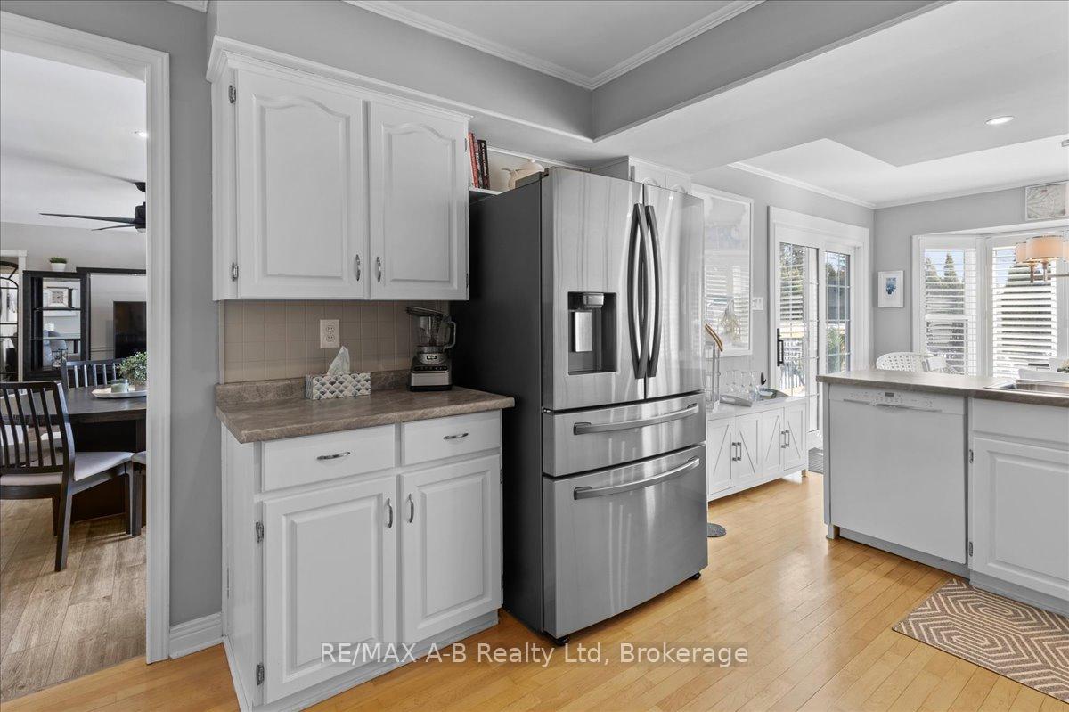Photo 10 of 684 Hiawatha Boulevard, Hamilton, Ancaster — HOMEH