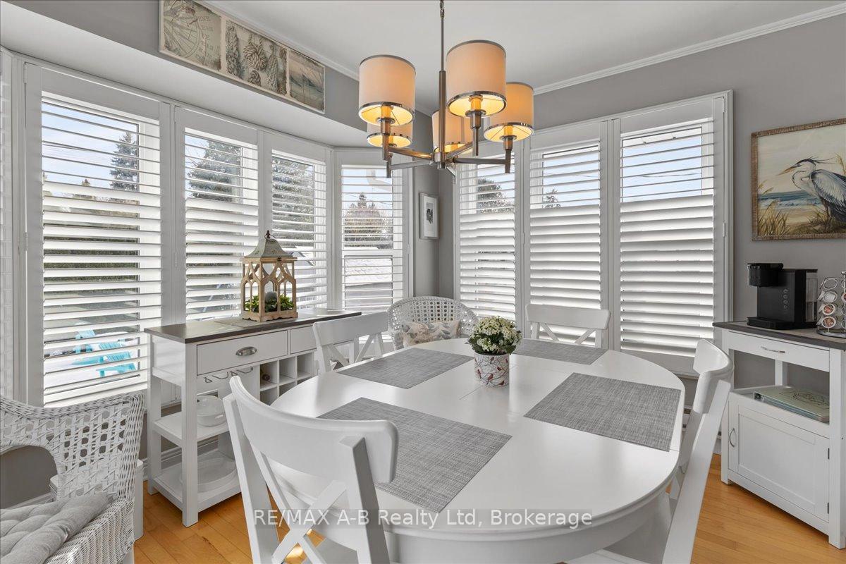 Photo 11 of 684 Hiawatha Boulevard, Hamilton, Ancaster — HOMEH