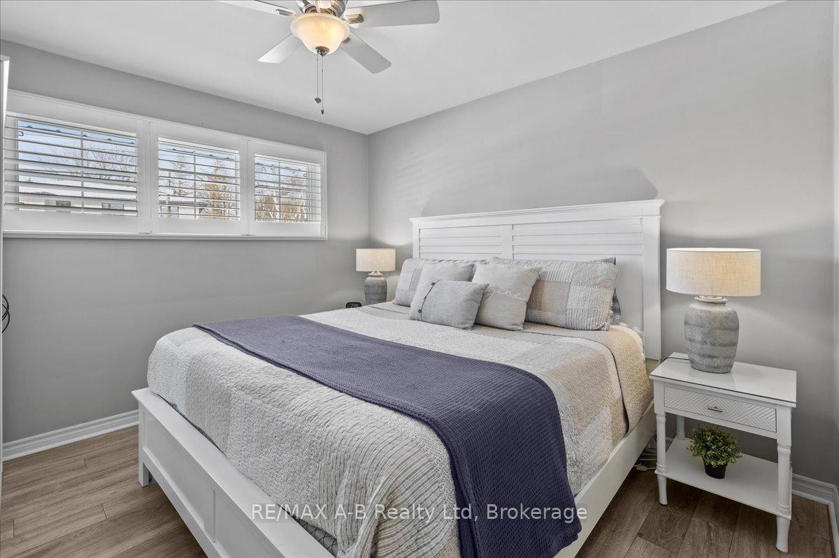Photo 14 of 684 Hiawatha Boulevard, Hamilton, Ancaster — HOMEH