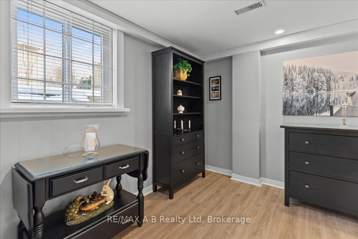 Photo 19 of 684 Hiawatha Boulevard, Hamilton, Ancaster — HOMEH