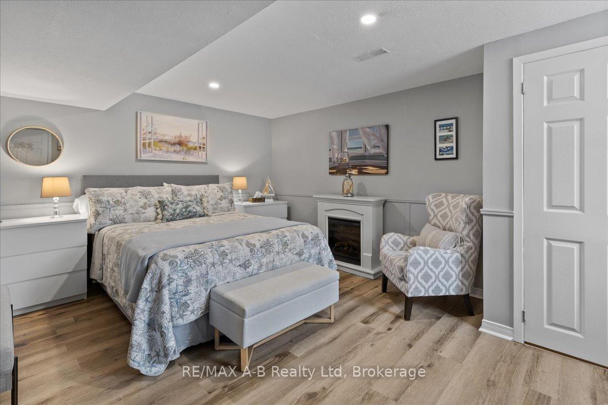 Photo 20 of 684 Hiawatha Boulevard, Hamilton, Ancaster — HOMEH