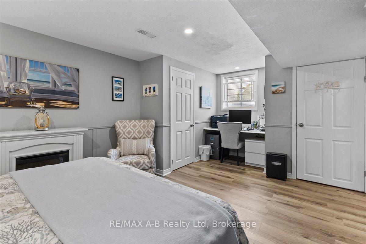 Photo 21 of 684 Hiawatha Boulevard, Hamilton, Ancaster — HOMEH