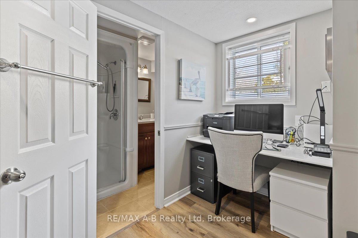 Photo 22 of 684 Hiawatha Boulevard, Hamilton, Ancaster — HOMEH