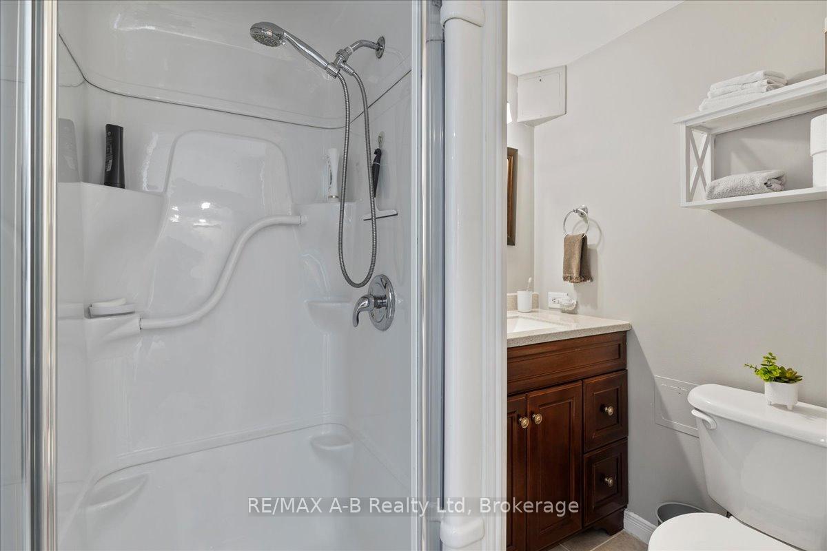 Photo 23 of 684 Hiawatha Boulevard, Hamilton, Ancaster — HOMEH