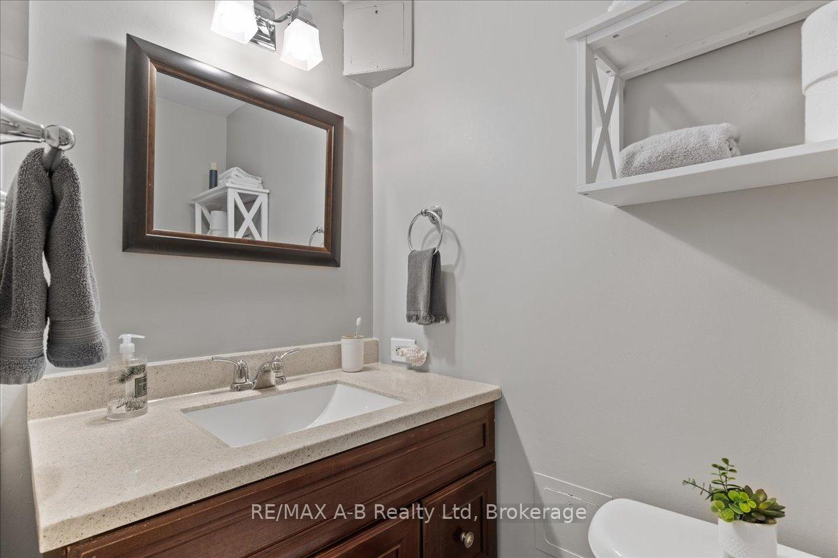 Photo 24 of 684 Hiawatha Boulevard, Hamilton, Ancaster — HOMEH