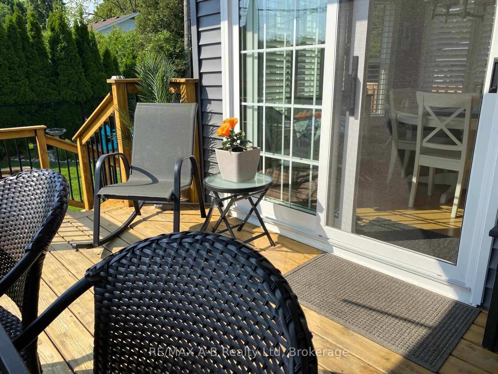 Photo 33 of 684 Hiawatha Boulevard, Hamilton, Ancaster — HOMEH