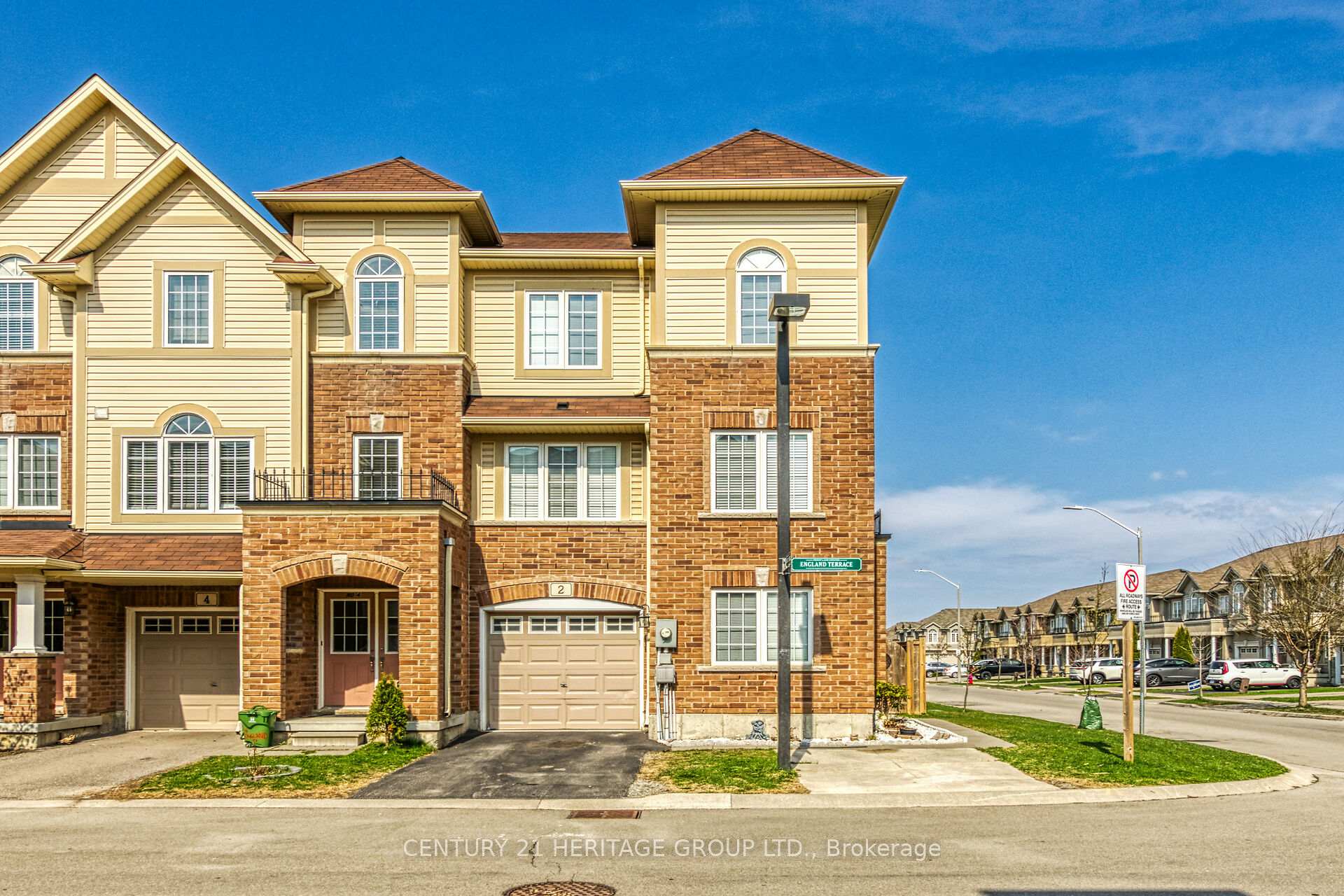 Photo 3 of 2 England Terrace, Hamilton, Stoney Creek Mountain — HOMEH