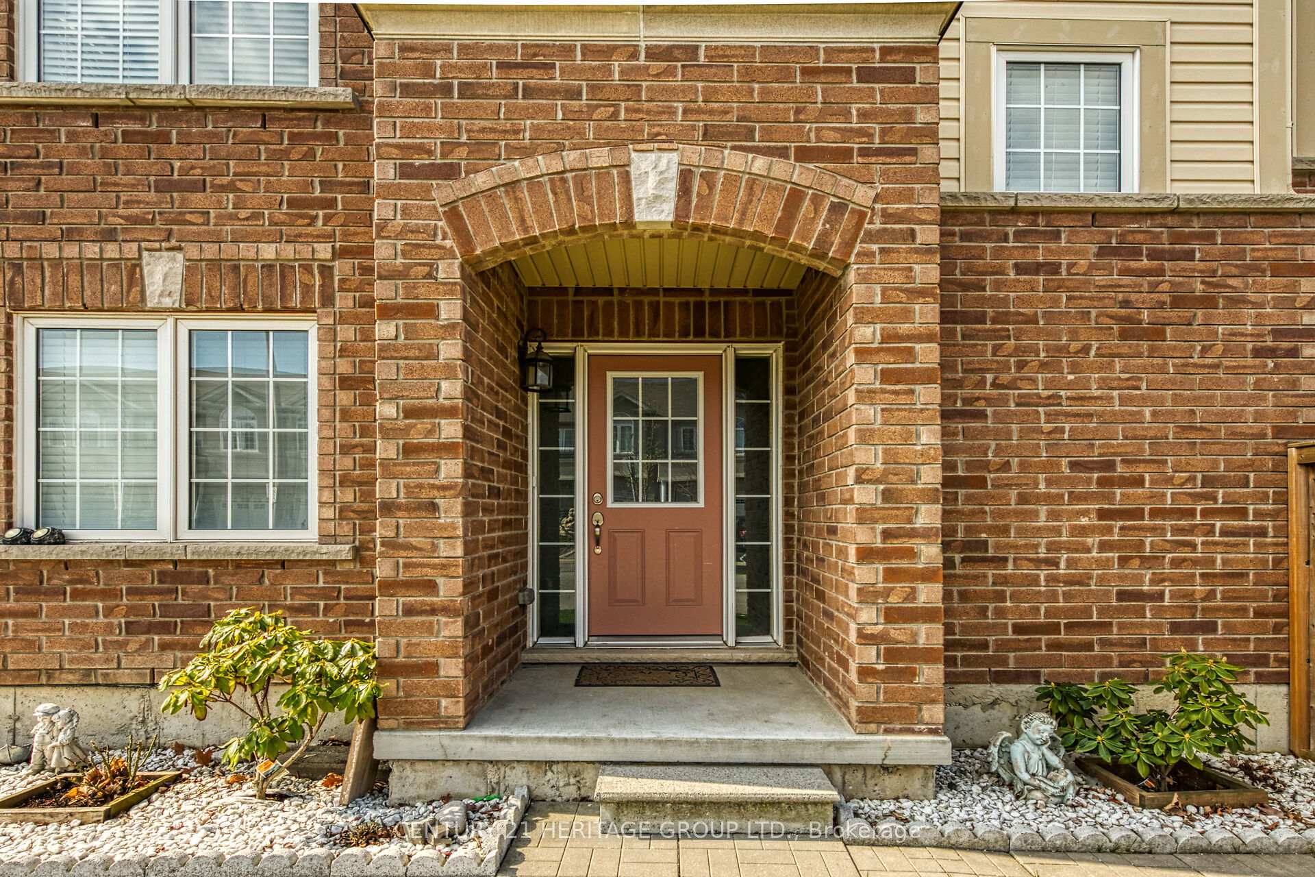 Photo 4 of 2 England Terrace, Hamilton, Stoney Creek Mountain — HOMEH
