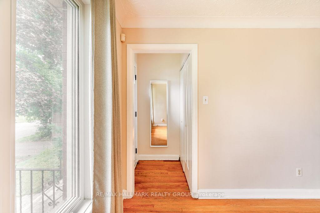 Photo 3 of 2042 Honeywell Avenue, Ottawa, Carlingwood — HOMEH