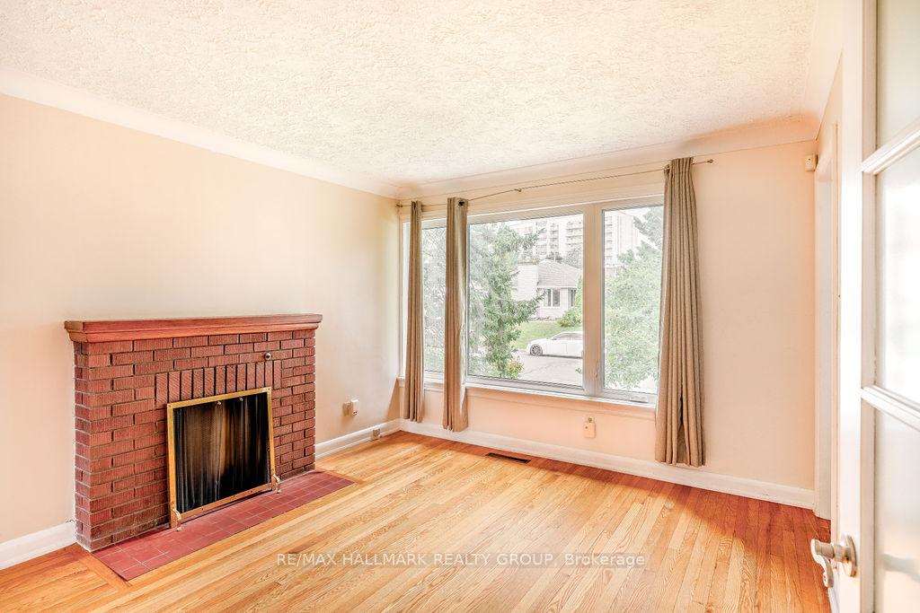 Photo 4 of 2042 Honeywell Avenue, Ottawa, Carlingwood — HOMEH