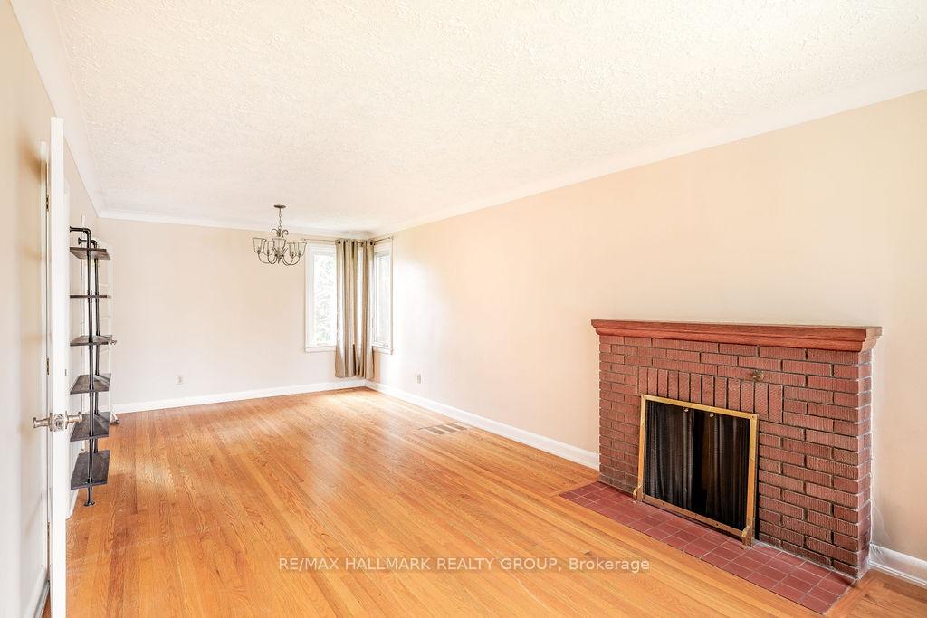 Photo 5 of 2042 Honeywell Avenue, Ottawa, Carlingwood — HOMEH