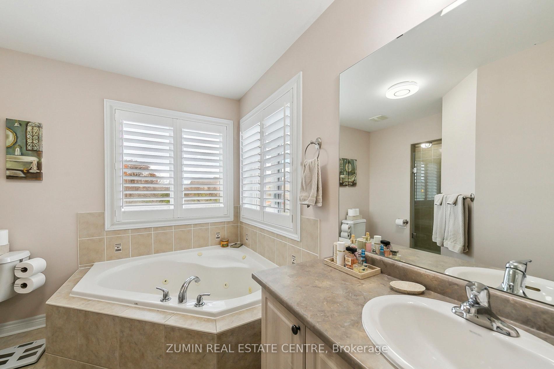 Photo 21 of 12 Tatra Crescent, Brampton, Bram West — HOMEH