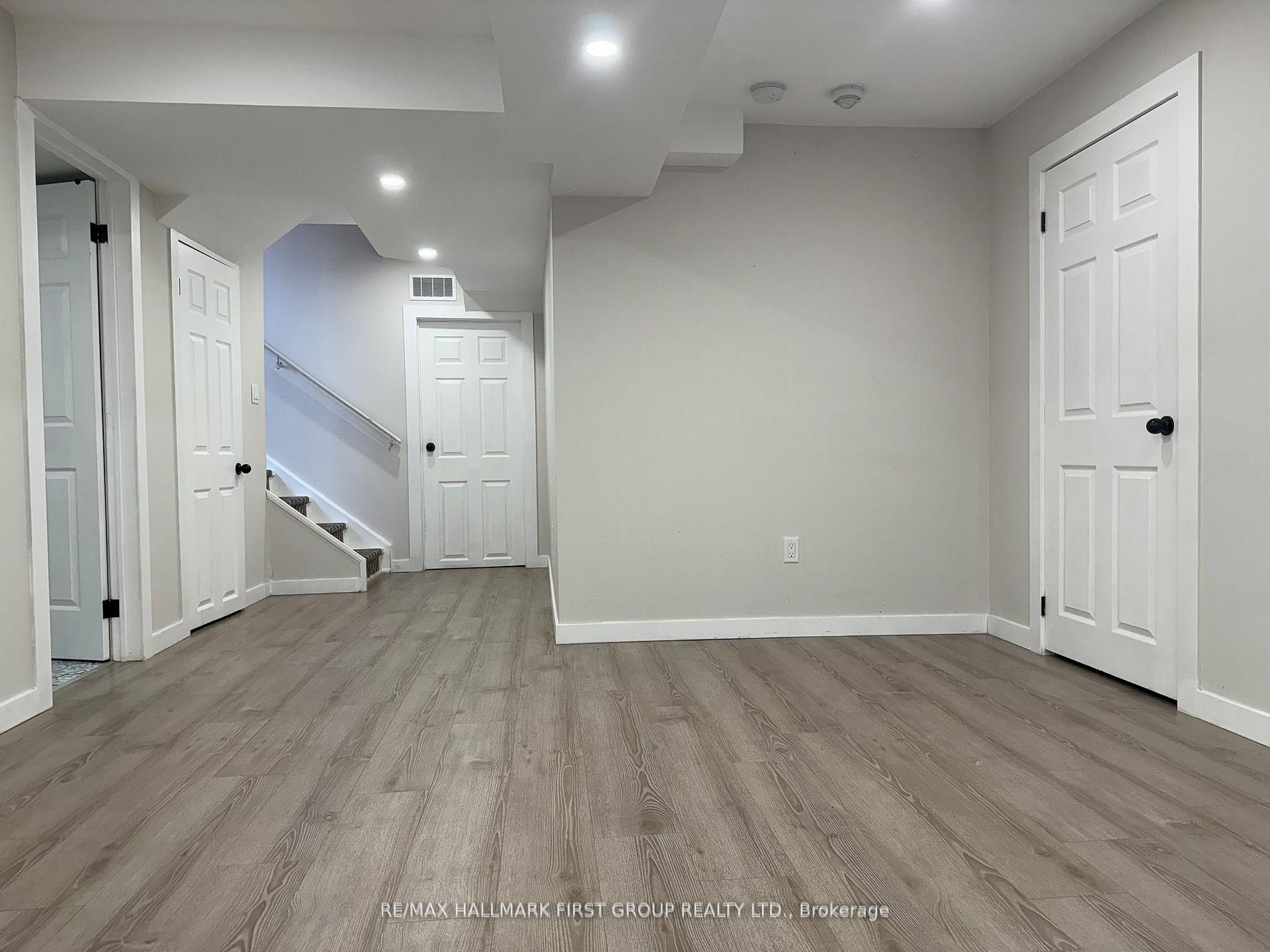 Photo 10 of 12 Crombie Street, Clarington, Bowmanville — HOMEH