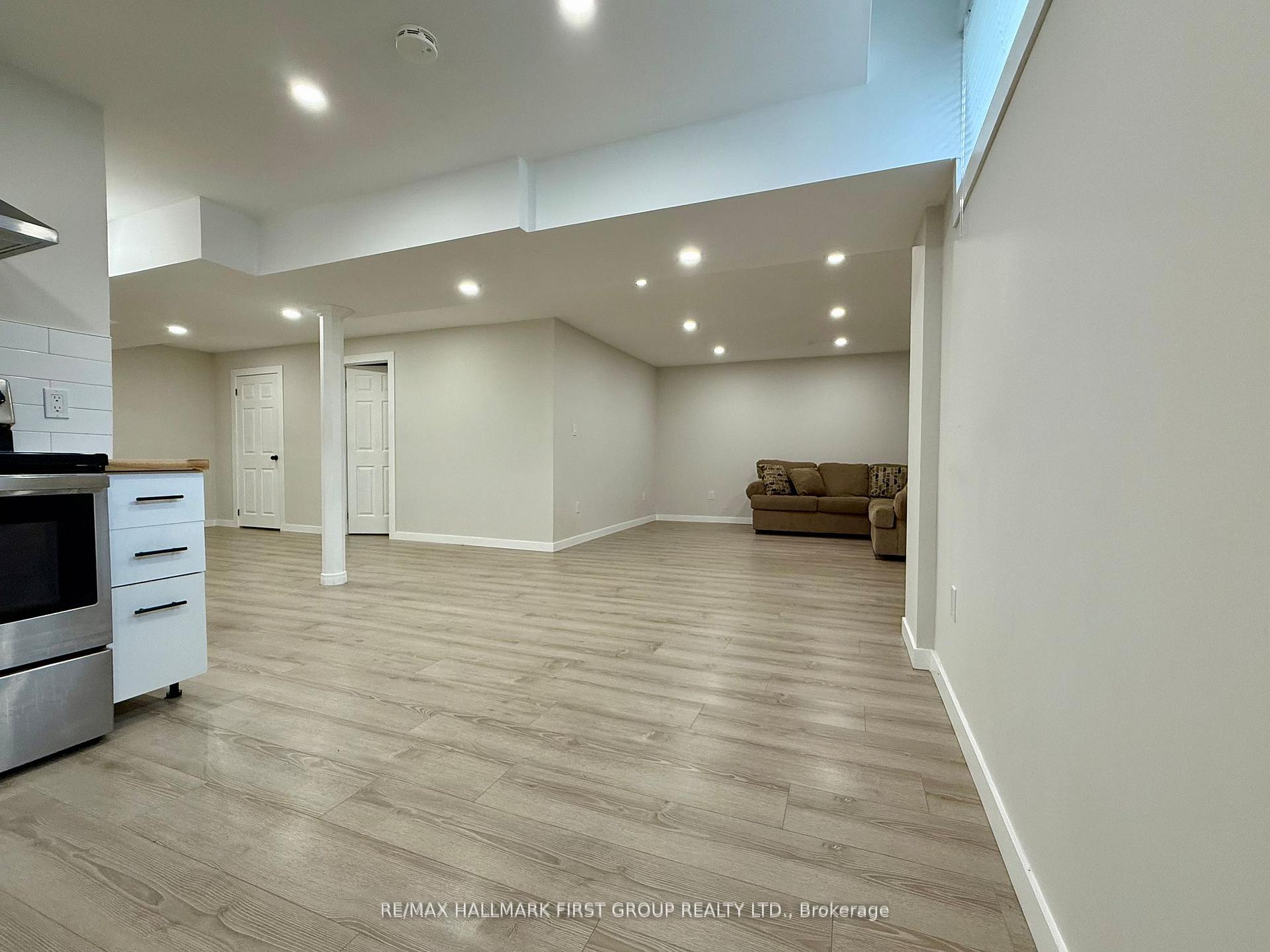 Photo 9 of 12 Crombie Street, Clarington, Bowmanville — HOMEH