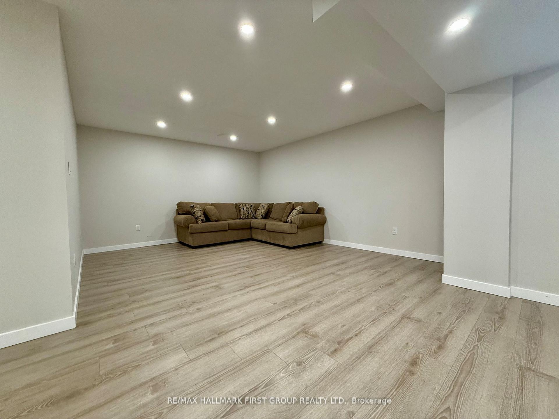 Photo 8 of 12 Crombie Street, Clarington, Bowmanville — HOMEH