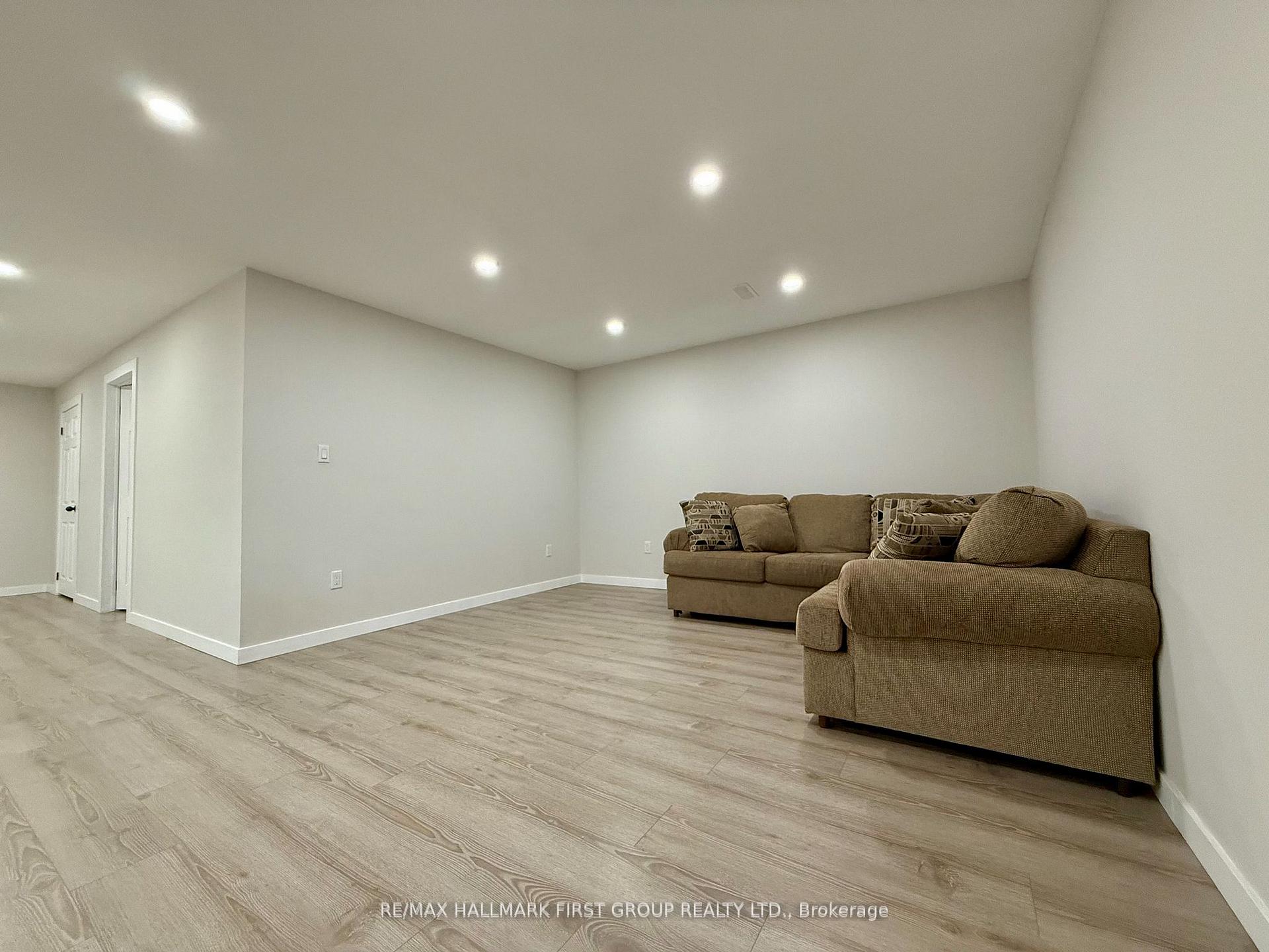 Photo 12 of 12 Crombie Street, Clarington, Bowmanville — HOMEH