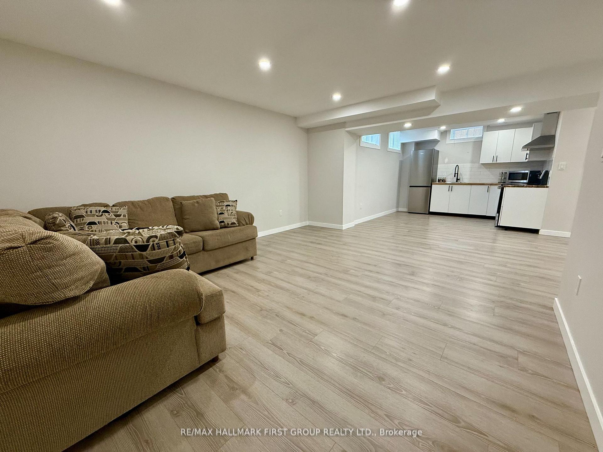 Photo 11 of 12 Crombie Street, Clarington, Bowmanville — HOMEH
