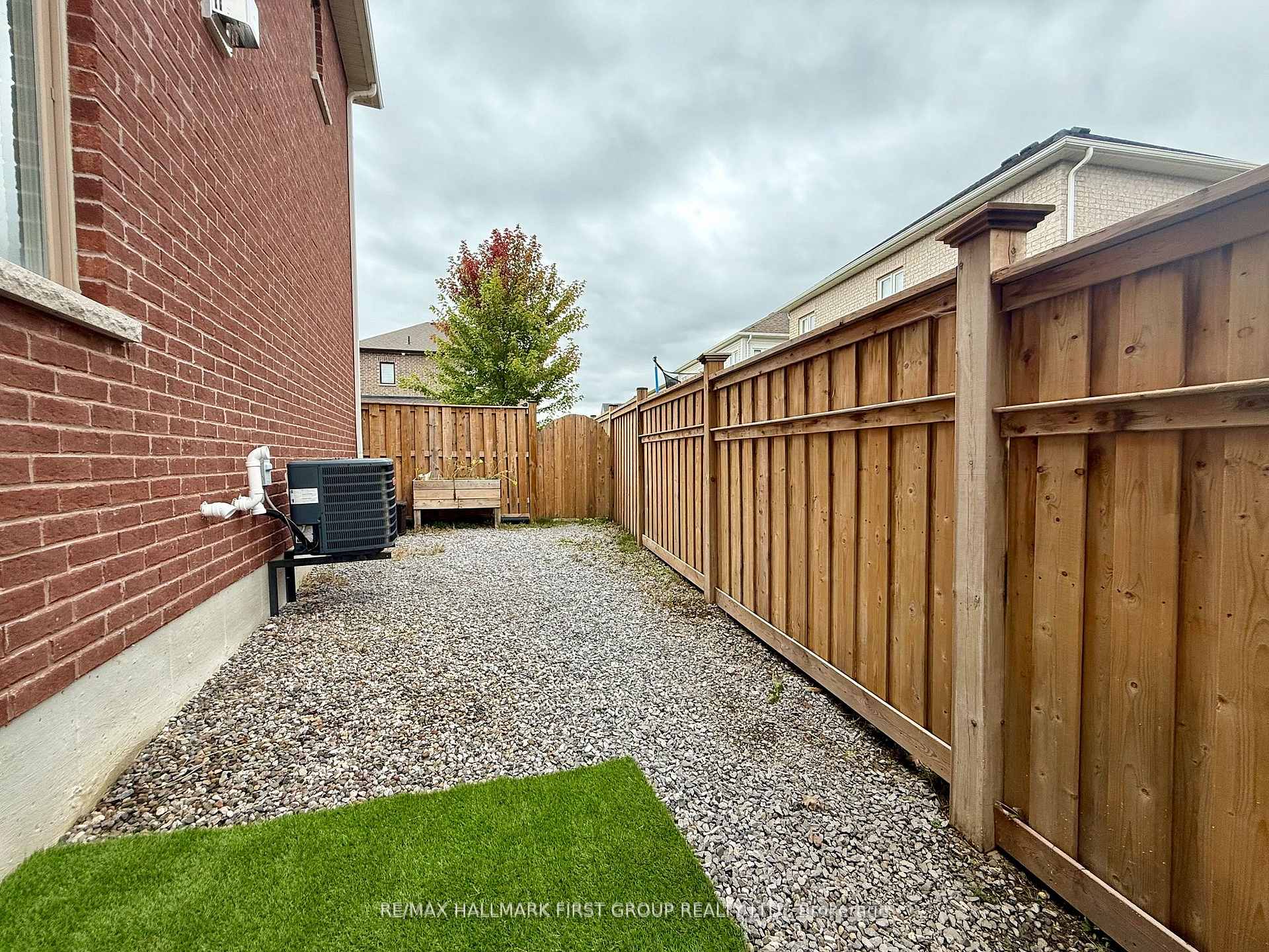 Photo 16 of 12 Crombie Street, Clarington, Bowmanville — HOMEH