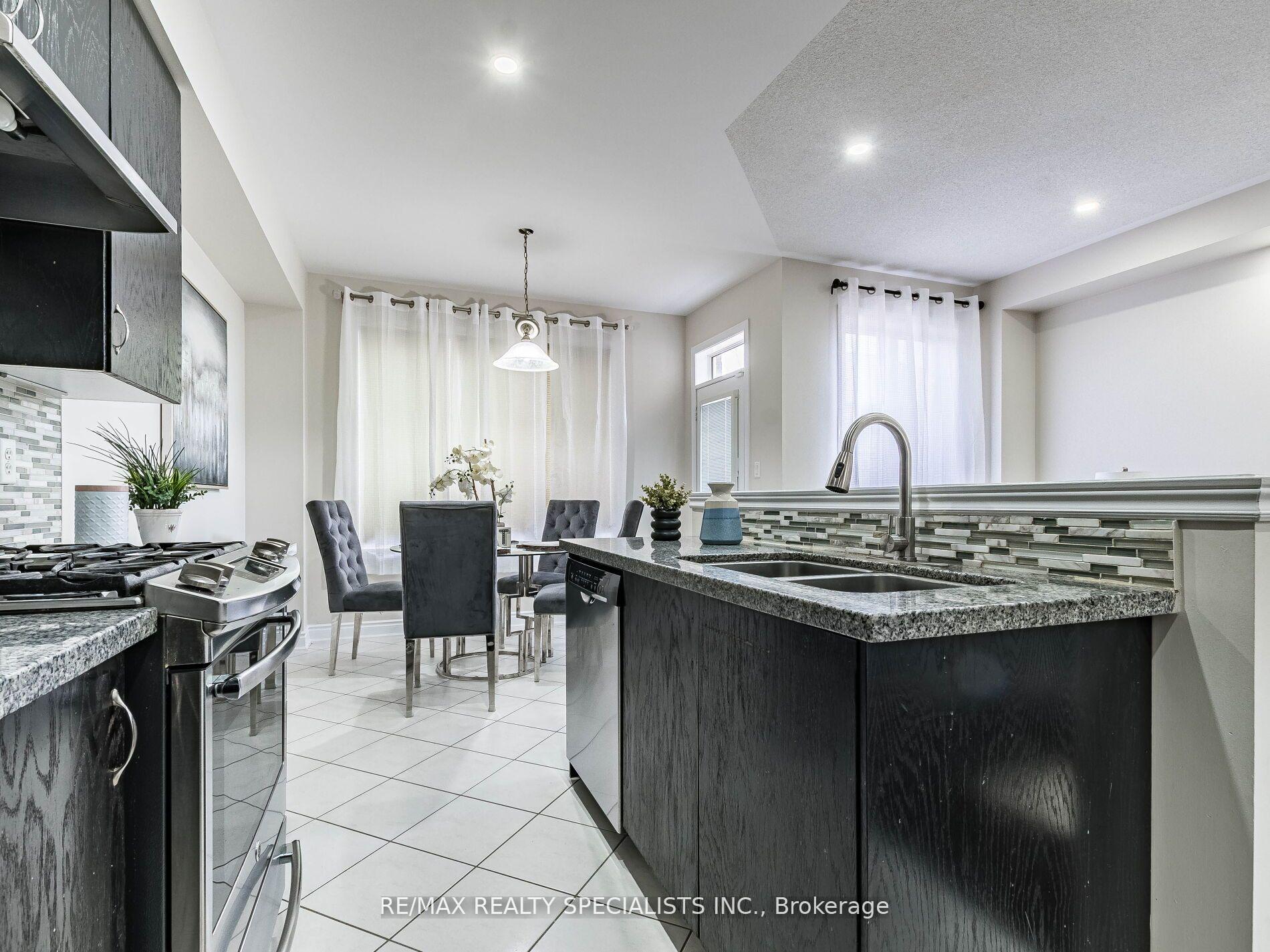 Photo 17 of 24 Orangeblossom Trail, Brampton, Credit Valley — HOMEH