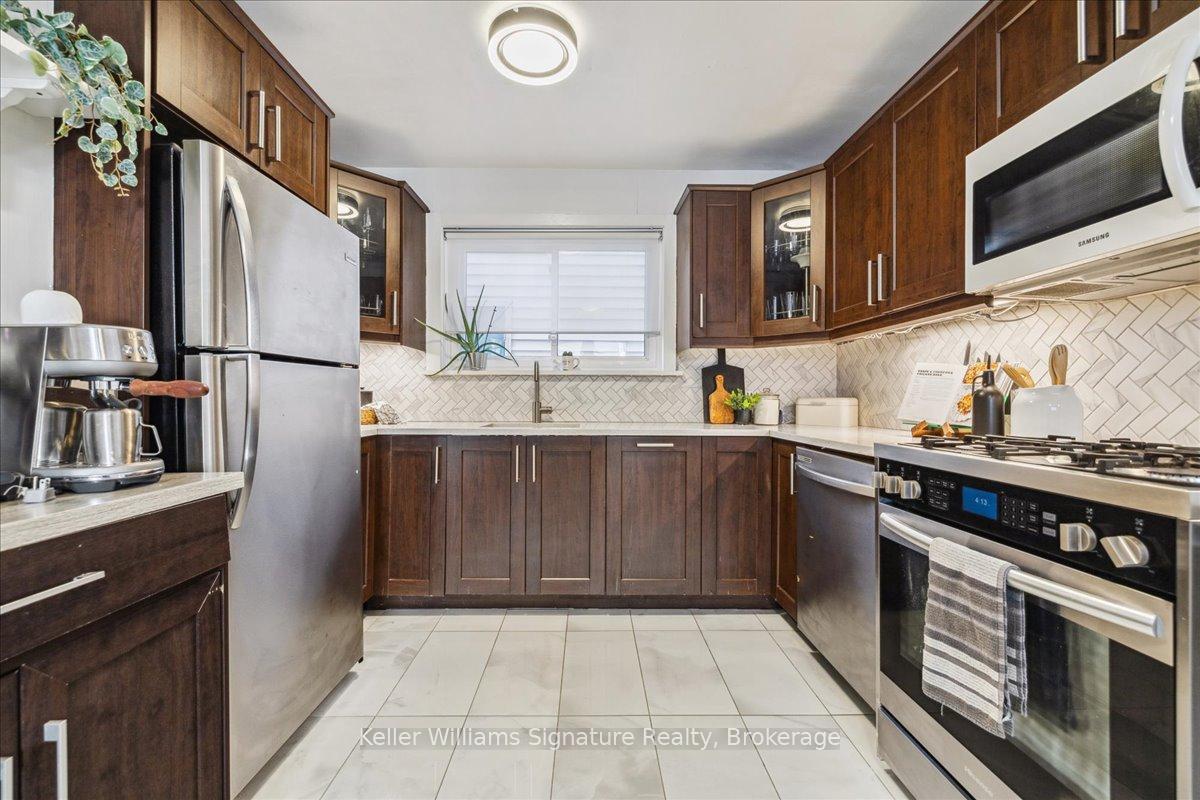 Photo 13 of 418 Upper Wellington Street, Hamilton, Centremount — HOMEH