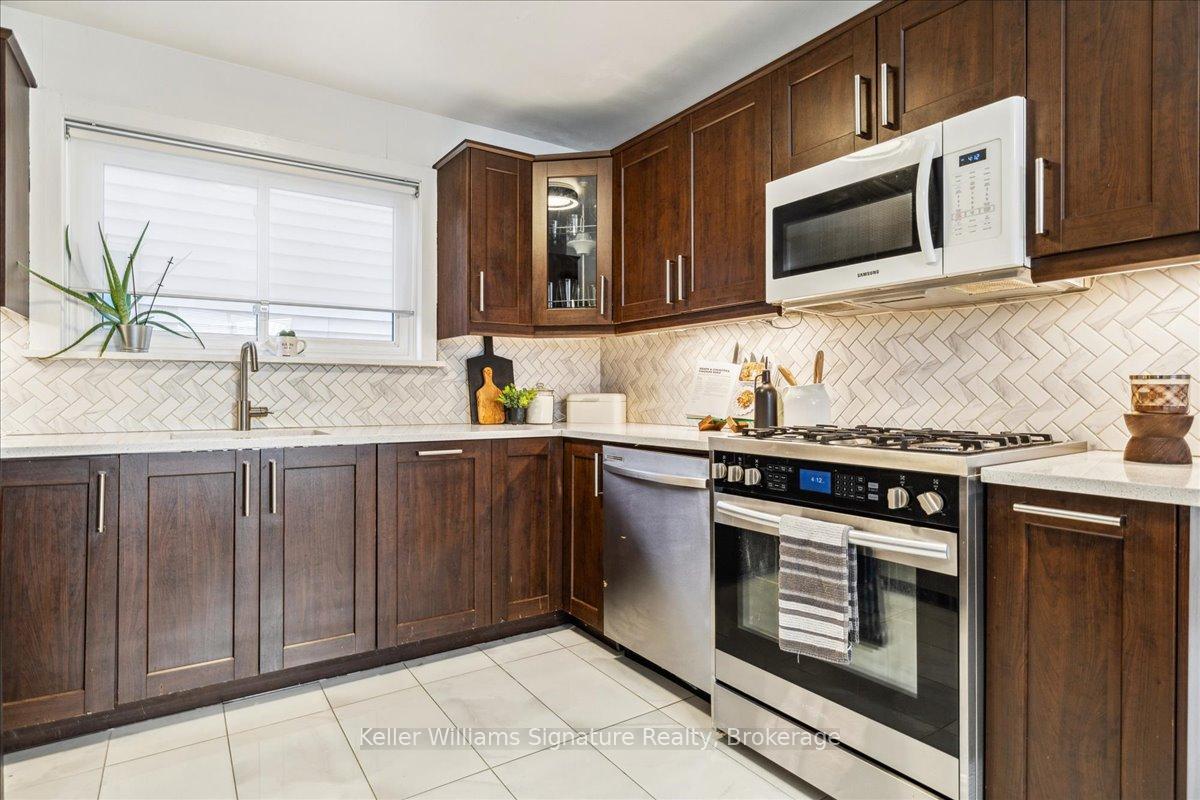Photo 15 of 418 Upper Wellington Street, Hamilton, Centremount — HOMEH
