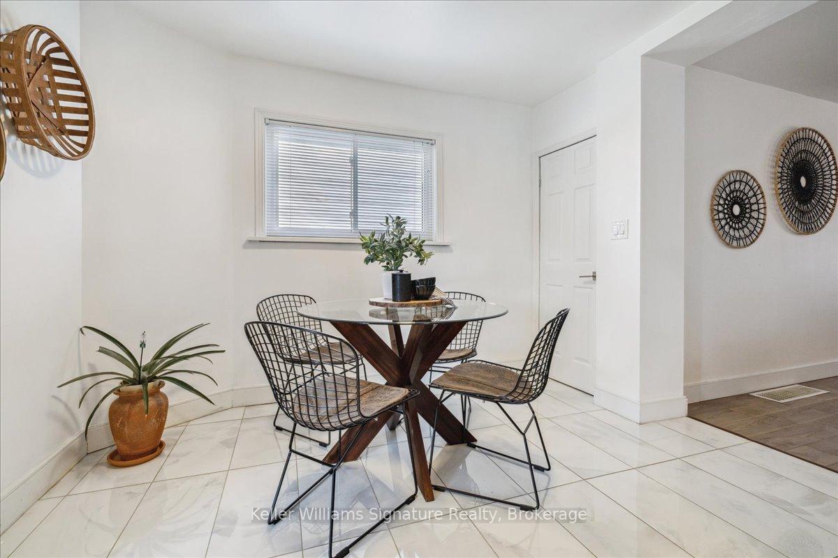 Photo 17 of 418 Upper Wellington Street, Hamilton, Centremount — HOMEH