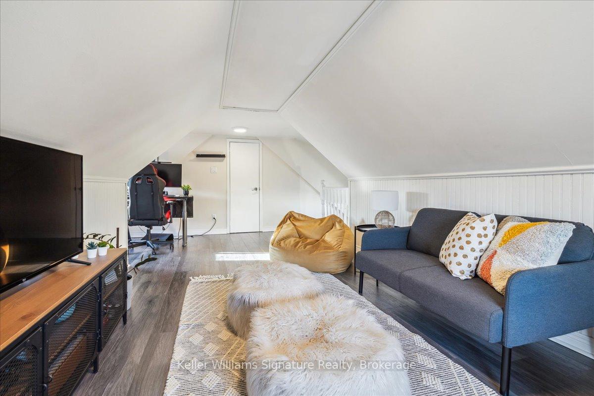Photo 33 of 418 Upper Wellington Street, Hamilton, Centremount — HOMEH
