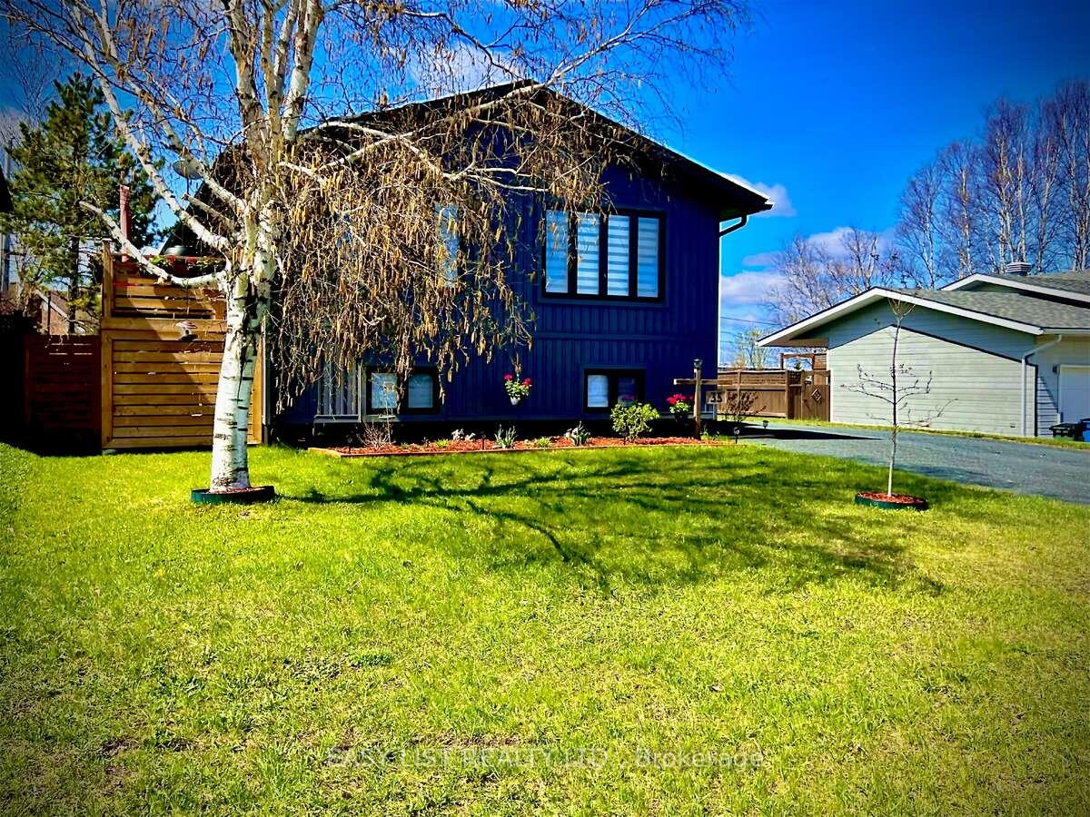 Photo 4 of 35 Algonquin Road, Cochrane — HOMEH