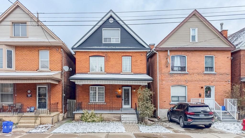 Front of 38 Fairleigh Avenue N