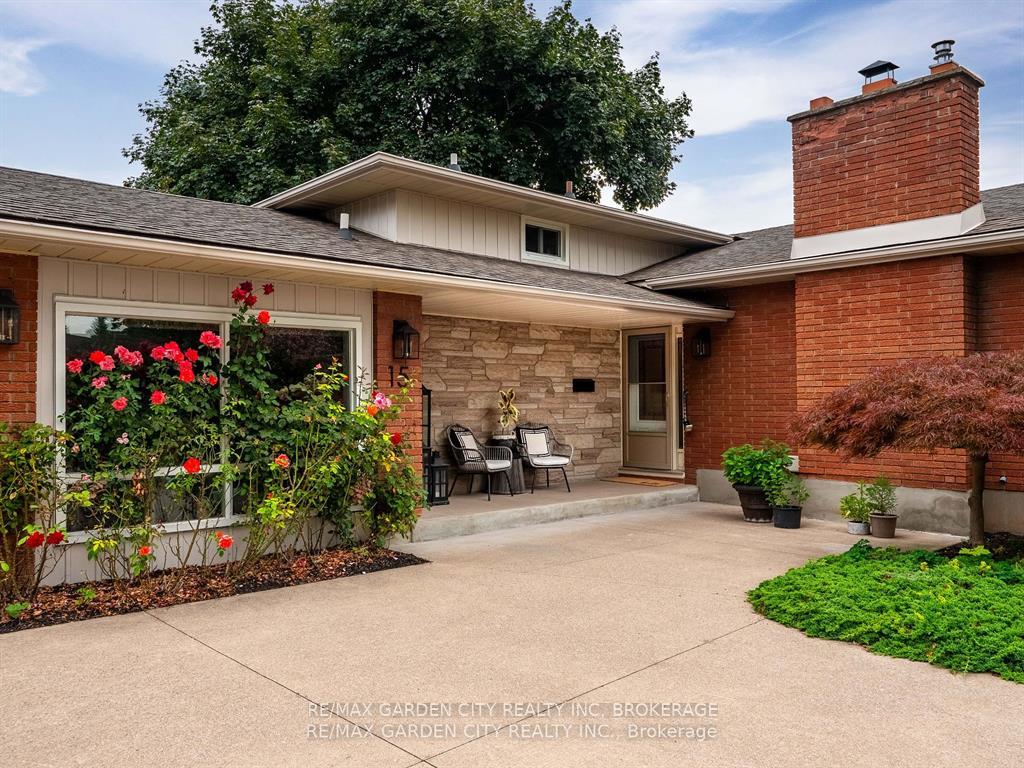 Photo 3 of 15 Rosemount Avenue, St. Catharines, Vine/Linwell — HOMEH